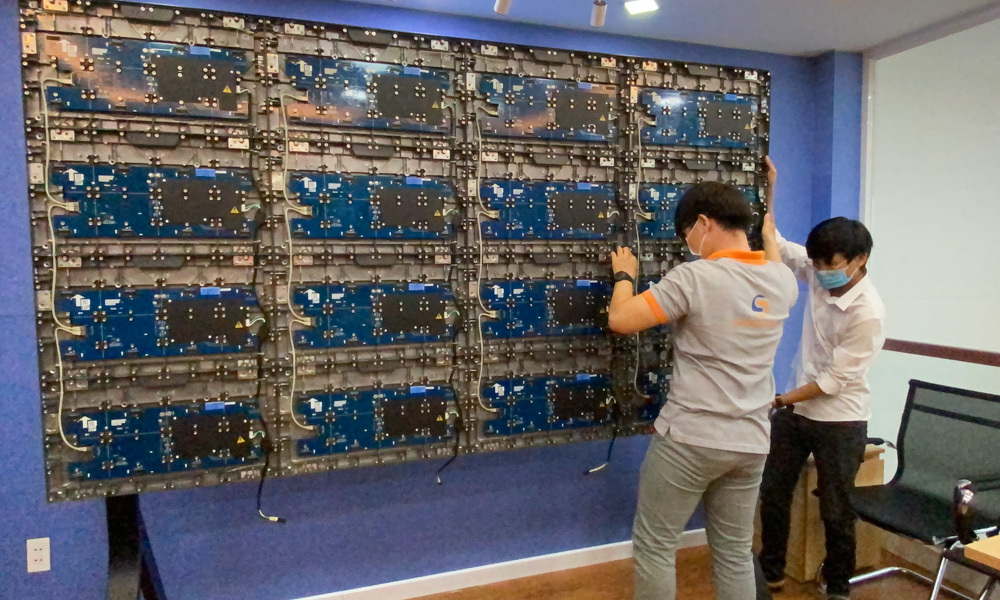 Màn hình LED được SAVILED hỗ trợ lắp đặt trong văn phòng