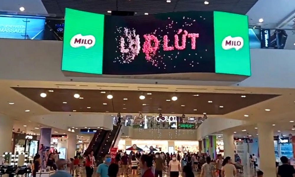 Màn hình LED quảng cáo tại khu vực mua sắm do SAVILED lắp đặt
