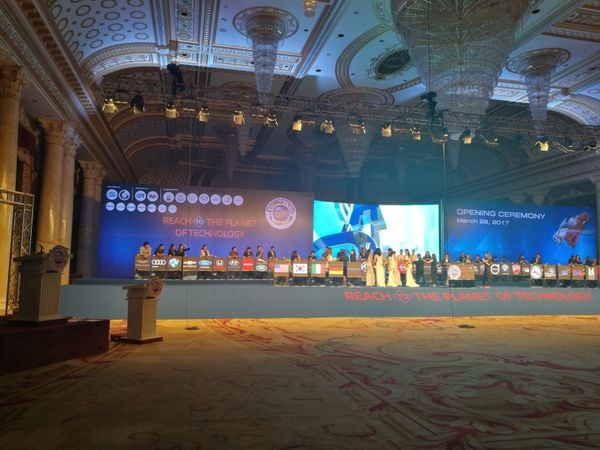 LED LAMPRO LC-E ứng dụng truyền thông quảng cáo