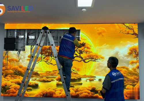 Màn hình LED 150 inch trong nhà do nhân viên SAVILED lắp đặt