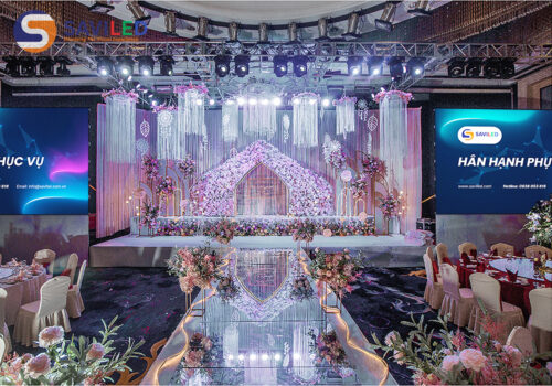 Màn hình LED đám cưới tổ chức trong hội trường do SAVILED lắp đặt