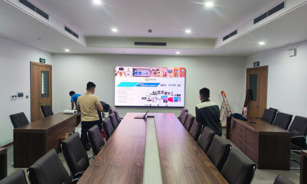 Màn hình LED trong phòng họp hội đồng được SAVILED lắp đặt