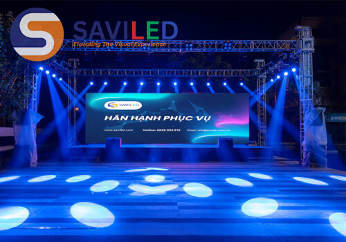 Màn hình LED sân khấu sự kiện buổi tối do SAVILED lắp đặt