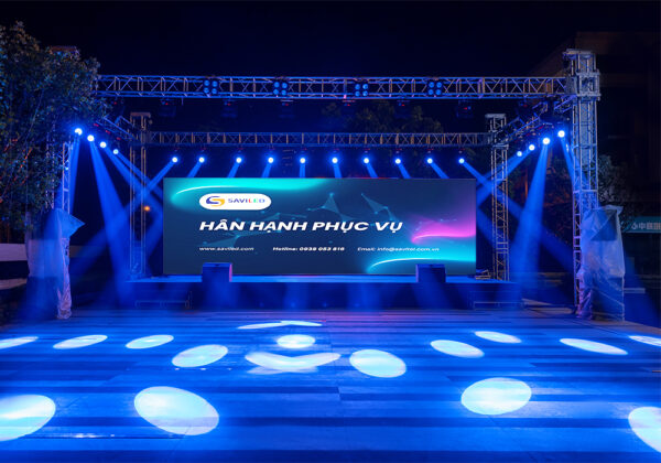 Màn hình LED sân khấu sự kiện buổi tối do SAVILED lắp đặt