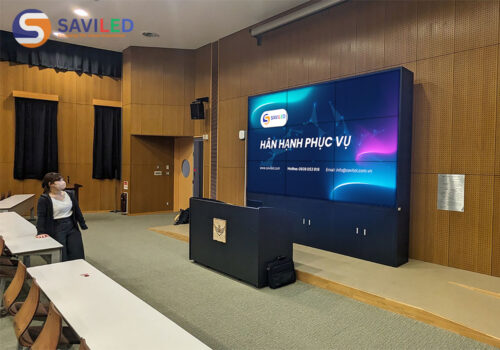 SAVILED lắp đặt màn hình trình chiếu tại giảng đường đại học