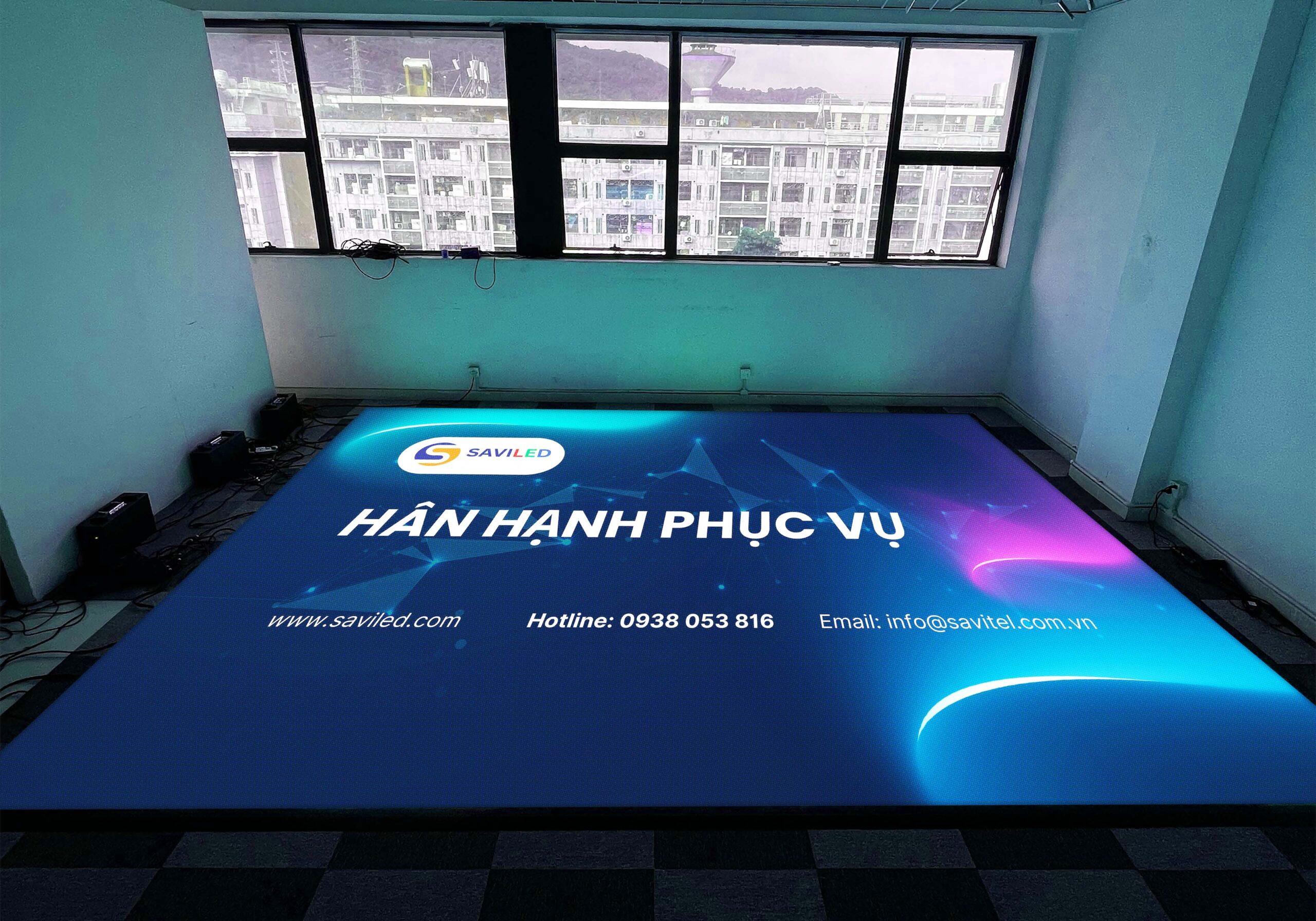 SAVILED hỗ trợ khách hàng lắp màn hình LED sàn với giá tốt