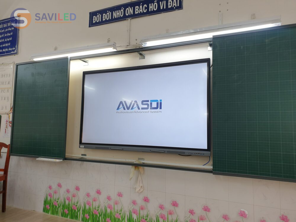 Màn hình tương tác AVASDI được lắp đặt tại lớp học