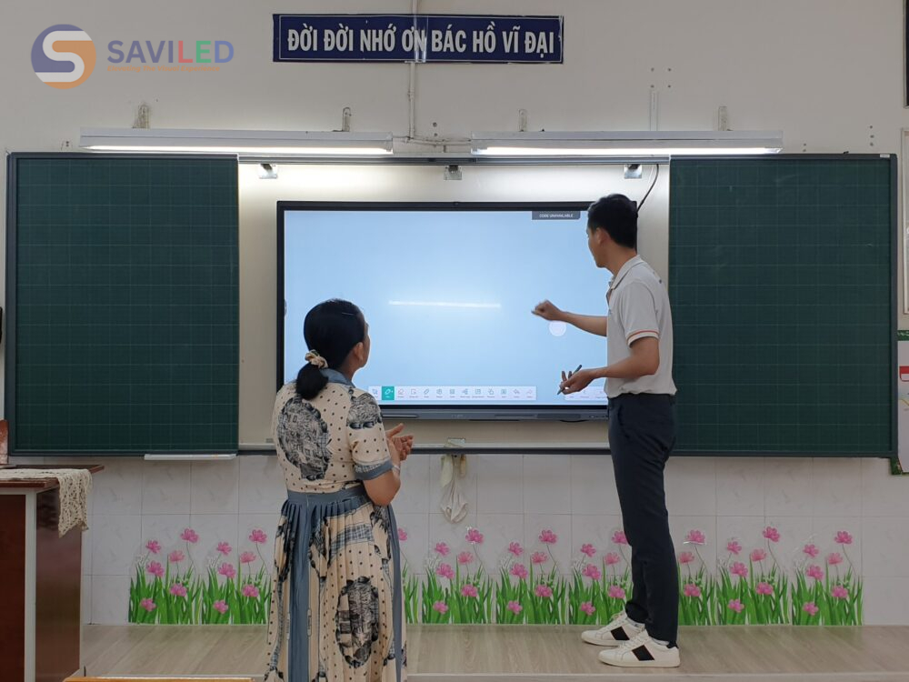 SAVILED triển khai màn hình tương tác AVASDI tại Trường Tiểu học Chu Văn An