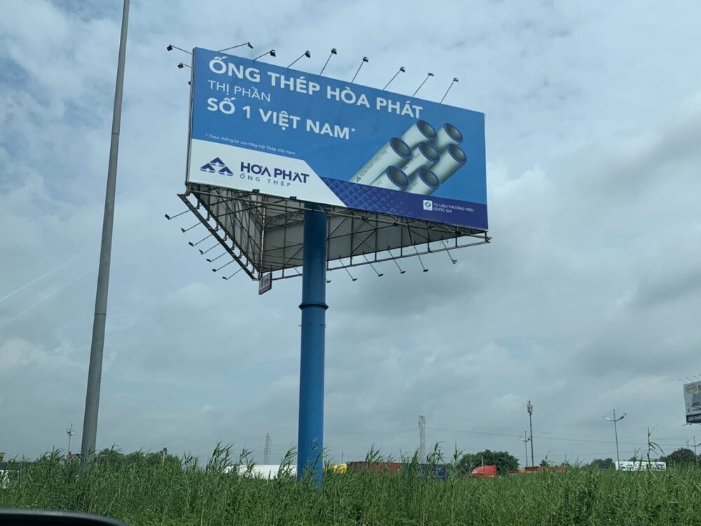 Billboard quảng cáo ngoài trời 3 mặt