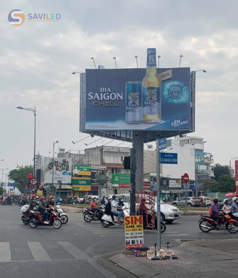 SAVILED lắp đặt billboard quảng cáo 3 mặt tại ngã ba