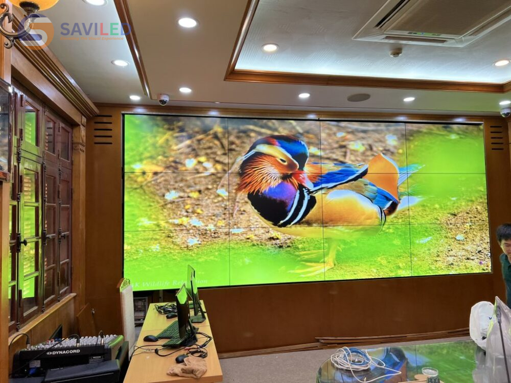 SAVILED lắp đặt màn hình ghép 1.8mm trong phòng họp công ty SAVILED lắp đặt màn hình ghép 1.8mm trong phòng họp công ty