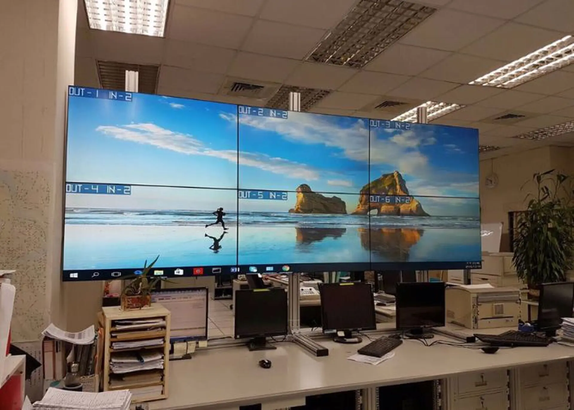 Màn hình ghép LG do SAVILED lắp đặt trong phòng làm việc