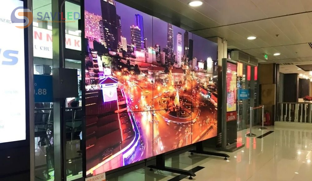 Màn hình ghép LG tại khu vực gần thang máy do SAVILED lắp đặt