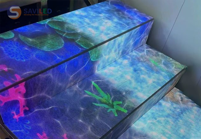 SAVILED lắp đặt màn hình  LED bậc thang trong thủy cung