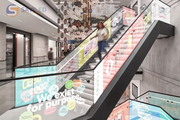 Màn hình LED bậc thang trong siêu thị do SAVILED lắp đặt