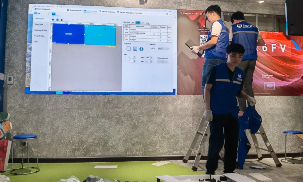 Đội ngũ SAVILED tiến hành lắp đặt màn hình LED P1.68 trong nhà Đội ngũ SAVILED tiến hành lắp đặt màn hình LED P1.68 trong nhà