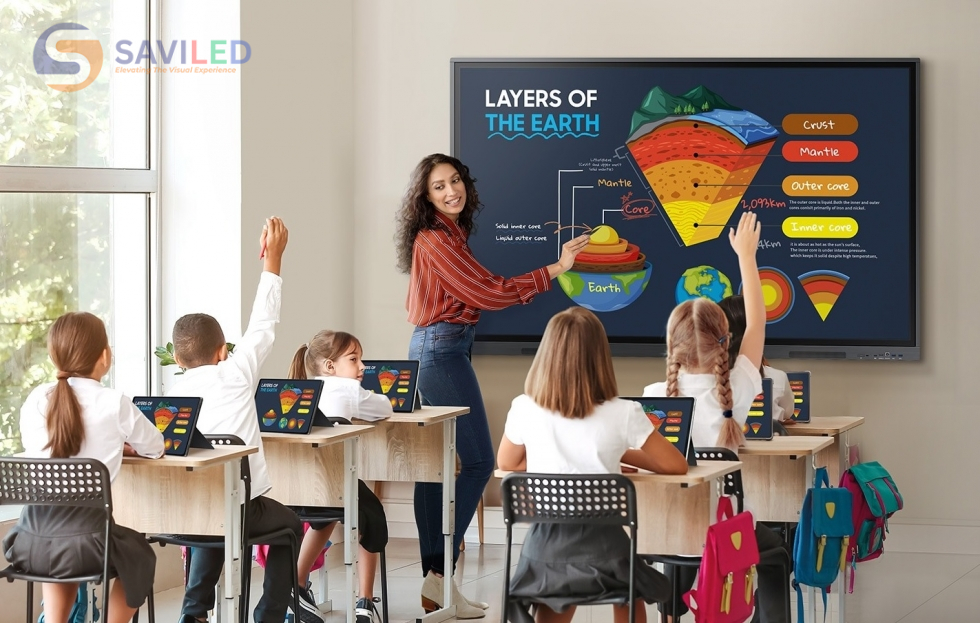 Các trường học ứng dụng lắp đặt màn hình tương tác trong dạy học